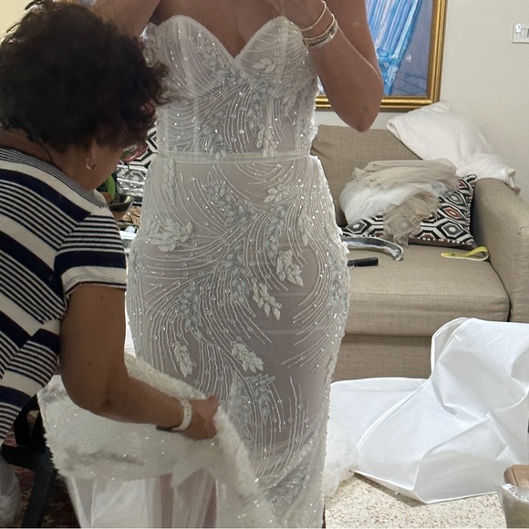 $8800 Eisen Stein Bridal dress - Picture 8 of 9